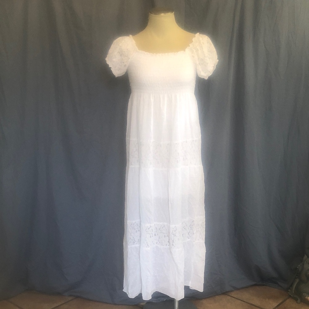 Feminine White Maxi Dress with Lace Accents